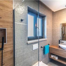 7 bedroom villa with pool in Svetvinčenat, sleeps 14